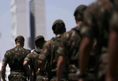 A instituição também chamou a atenção para a disseminação de um site falso que promete a emissão de certificados militares -  (crédito: Marcelo Camargo/Agência Brasil)