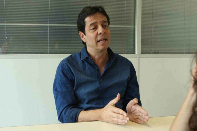 Prefeito de Ibirité, Dinis Pinheiro afirma que a gestão anterior deixou uma dívida de R$ 15 milhões com os servidores: 