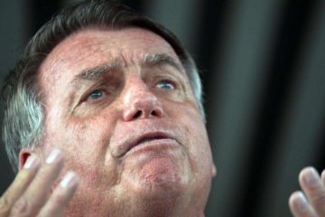 Bolsonaro passa mal e é hospitalizado