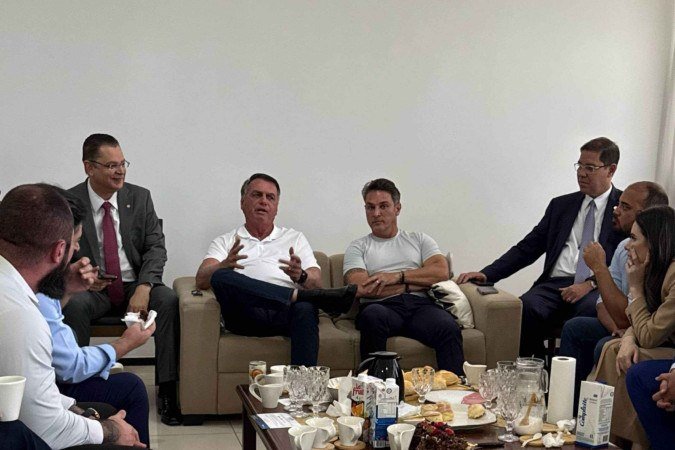 Encontro reuniu o ex-presidente Jair Bolsonaro e lideranças do PL, como Sóstenes Cavalcante, Caroline De Toni, Altineu Côrtes e Luciano Lorenzini Zucco - (crédito: Imagens concedida pelo Partido Liberal ) Encontro reuniu o ex-presidente Jair Bolsonaro e lideranças do PL, como Sóstenes Cavalcante, Caroline De Toni, Altineu Côrtes e Luciano Lorenzini Zucco - (crédito: Imagens concedida pelo Partido Liberal )