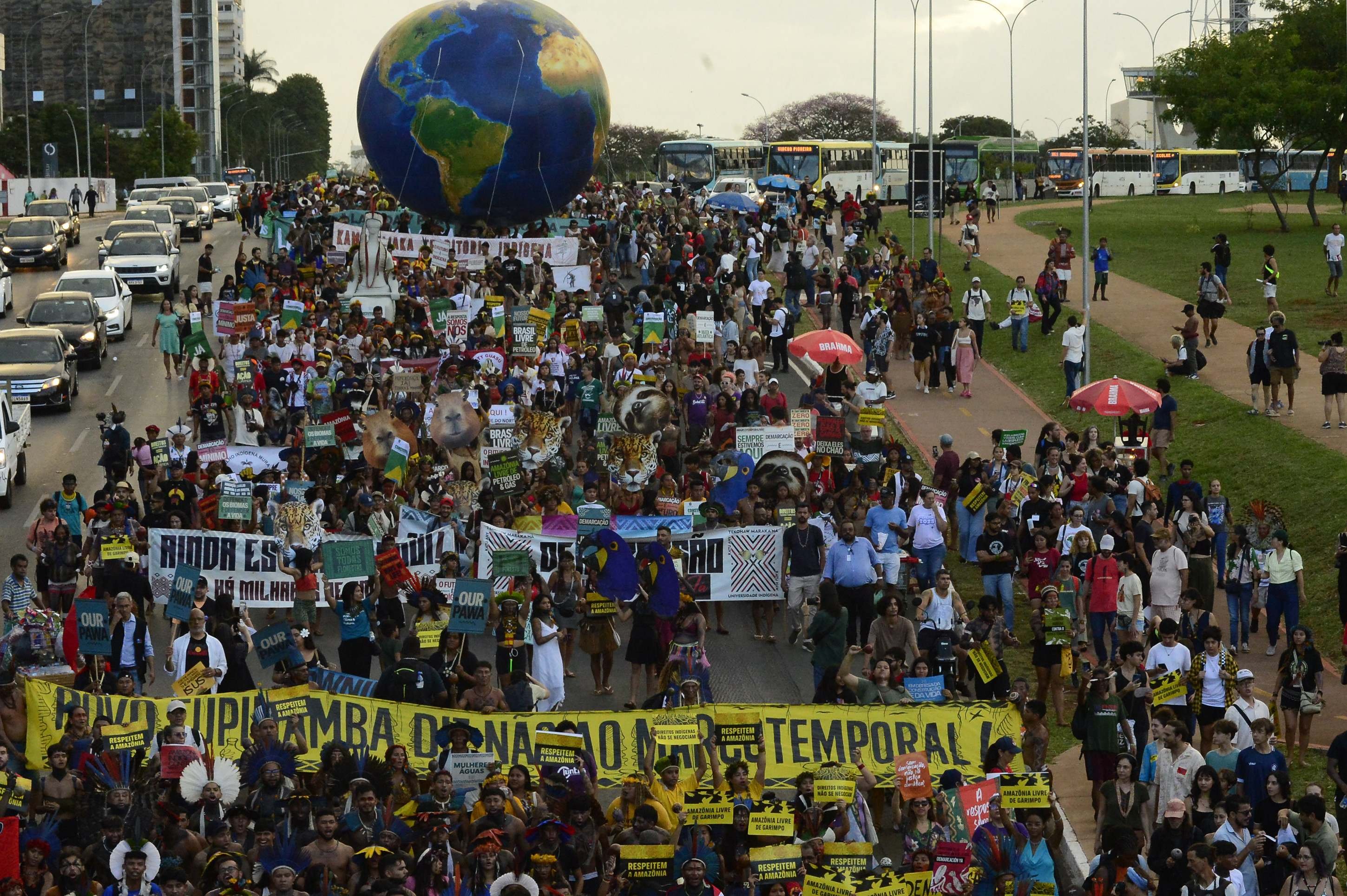 Visão do Correio: Mais atenção à causa indígena Visão do Correio: Mais atenção à causa indígena
