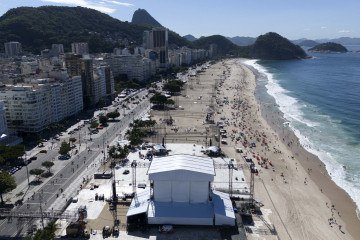 Palco para o show de Lagy Gaga em Copacabana              -  (crédito:  AFP)