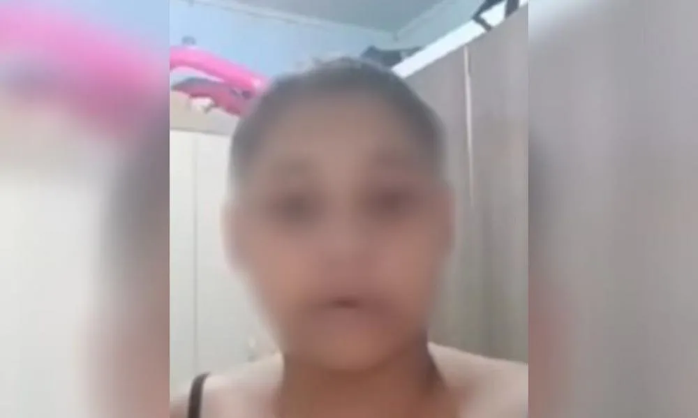 Adolescente denuncia bullying em escola após tratamento contra câncer 