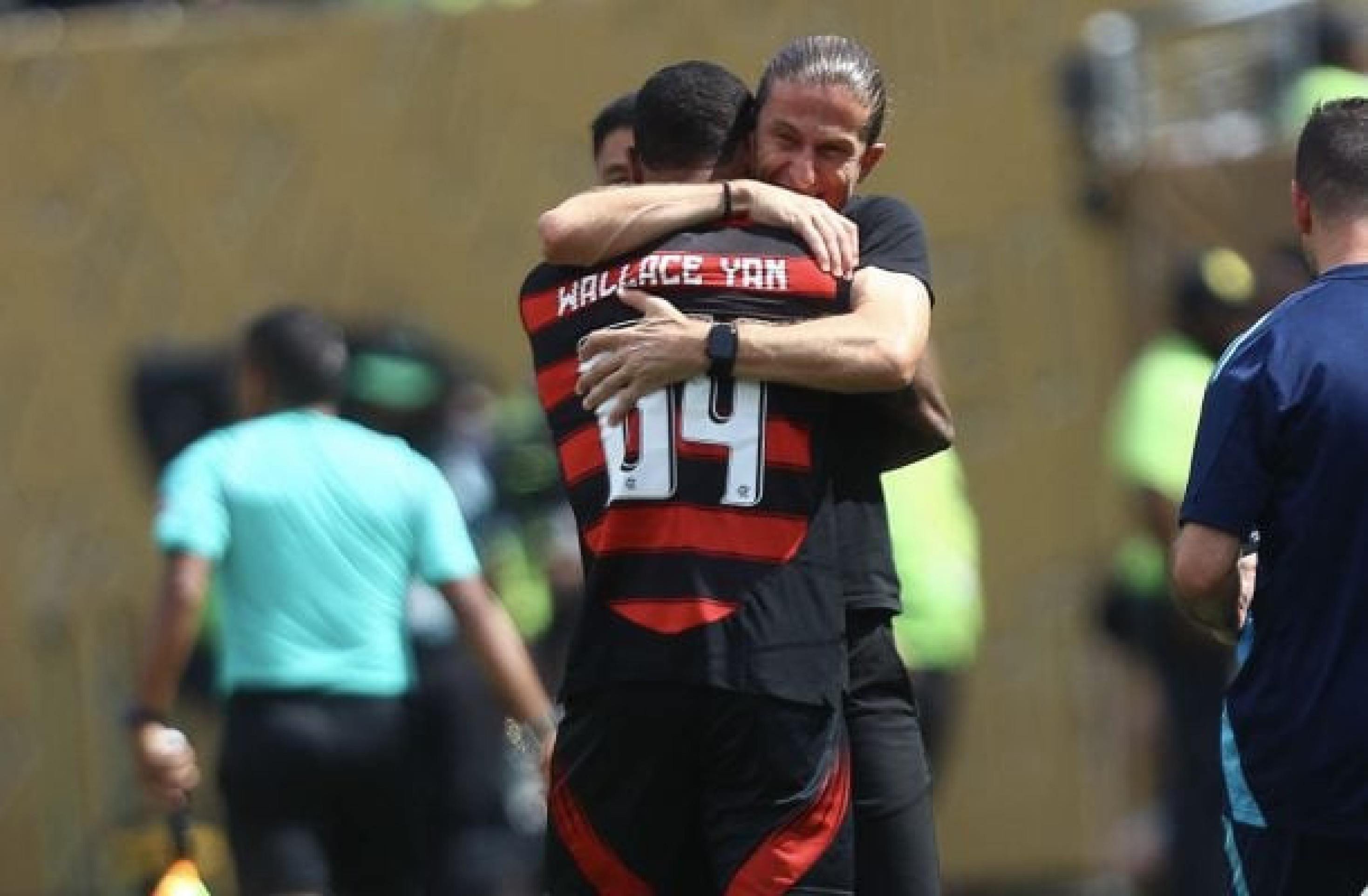 Filipe Luís, do Flamengo, revela surpresa com invencibilidade dos brasileiros