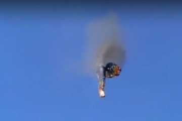 De acordo com o piloto do balão, que sobreviveu, as chamas começaram com um maçarico utilizado para ligar os queimadores do balão -  (crédito: Reprodução/Redes sociais)